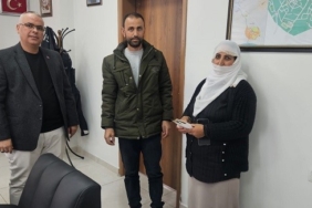 bulanikta-durustluk-ornegi-para-dolu-cuzdan-sahiplerine-iade-edildi-apDx3LXM.jpg
