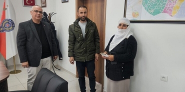 bulanikta-durustluk-ornegi-para-dolu-cuzdan-sahiplerine-iade-edildi-apDx3LXM.jpg