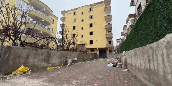Çatlayan Kolonlarla Tahliye Edilen Bina İçin Yıkım Kararı Alındı