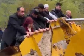 cenaze-is-makinesiyle-tasindi-sel-suyunun-engelleri-B6ZNkTPf.jpg
