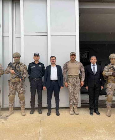 dicle-kaymakami-atis-emniyet-personeliyle-bulustu-b1u7hIwk.jpg