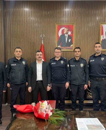 dicle-kaymakami-atis-polis-haftasinda-emniyet-personelini-agirladi-9zuOi7Ys.jpg