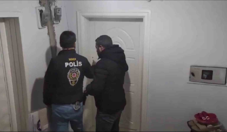 diyarbakirda-8-ilde-bungalov-dolandiriciligi-ile-210-milyon-liralik-vurgun-operasyonu-9Vf4nvhu.jpg