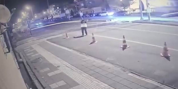Diyarbakır’da Otomobilin Trenle Çarpıştığı Korkunç Kaza Güvenlik Kamerasında