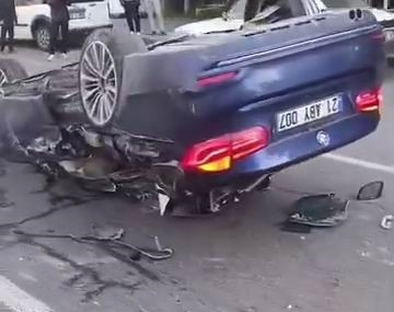 Diyarbakır’da Zincirleme Trafik Kazası: Takla Atan Araçta 2 Yaralı