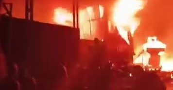diyarbakirdaki-geri-donusum-tesisinde-meydana-gelen-korkutucu-yangin-2xvVLabb.jpg