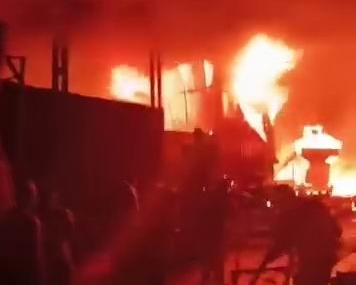 Diyarbakır’daki Geri Dönüşüm Tesisinde Meydana Gelen Korkutucu Yangın