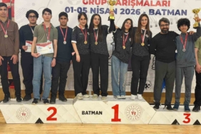 diyarbakirli-ogrencilerden-satrancta-iki-kat-zafere-imza-q1Iu6mlC.jpg