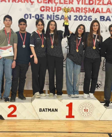 diyarbakirli-ogrencilerden-satrancta-iki-kat-zafere-imza-q1Iu6mlC.jpg