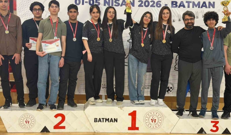 diyarbakirli-ogrencilerden-satrancta-iki-kat-zafere-imza-q1Iu6mlC.jpg