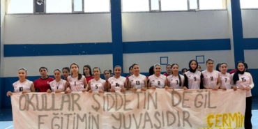 diyarbakirli-ogrencilerin-duygusal-pankarti-gozleri-yasartti-P5MOHgKu.jpg