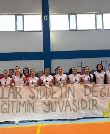 diyarbakirli-ogrencilerin-duygusal-pankarti-gozleri-yasartti-P5MOHgKu.jpg