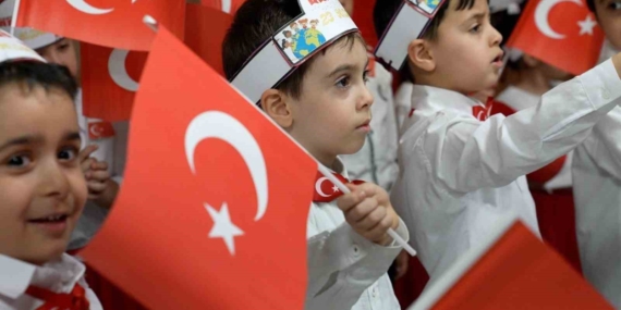 Elazığ Belediyesi’nden Büyük 23 Nisan Kutlaması