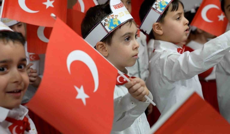 elazig-belediyesinden-buyuk-23-nisan-kutlamasi-KZOz7r6M.jpg