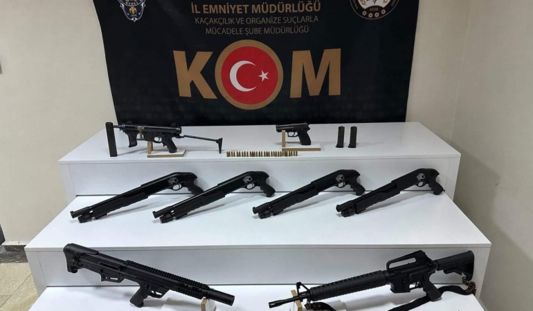 elazigda-8-ruhsatsiz-silah-yakalandi-1-kisi-tutuklandi-7gbVbyRr.jpg