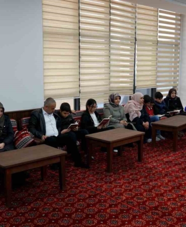 elazigda-ailelerle-okuma-keyfi-ailemle-okuyorum-etkinligi-56YxbMNt.jpg