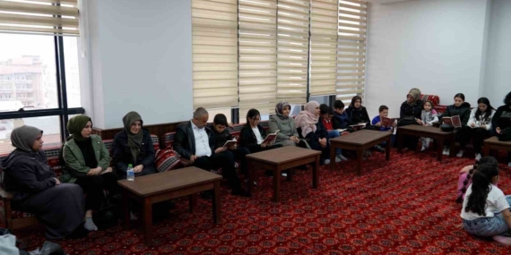 Elazığ’da Ailelerle Okuma Keyfi: ‘Ailemle Okuyorum’ Etkinliği