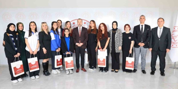 Elazığ’da Başarıyı Yakalamış Öğrenciler Ödüllendirildi