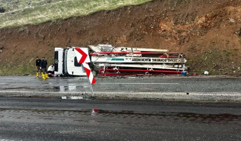elazigda-beton-pompasi-yan-yatti-bir-yarali-iODheZfS.jpg