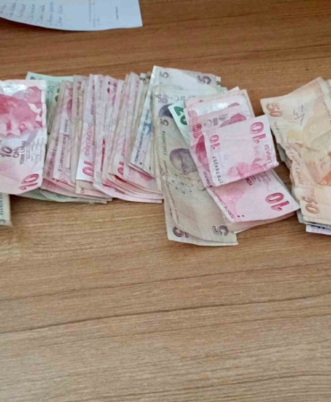 elazigda-dilencinin-bebek-arabasi-hilesi-zabitaya-yakalandi-Uw3ia8SY.jpg