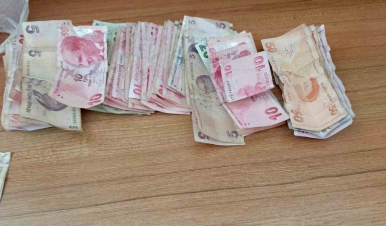 elazigda-dilencinin-bebek-arabasi-hilesi-zabitaya-yakalandi-Uw3ia8SY.jpg