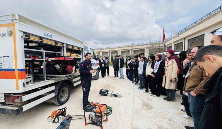 elazigda-gencler-icin-afet-farkindalik-egitimi-gelecegi-guclendirmek-E3TgWL4z.jpg