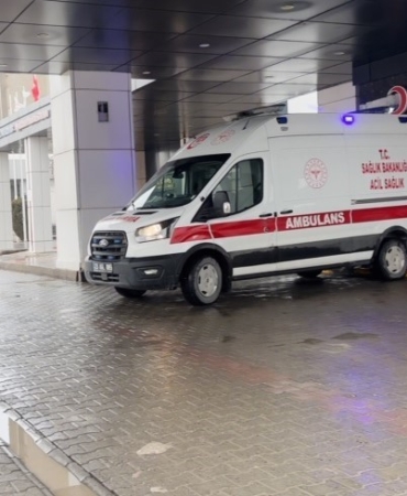 elazigda-insaat-iskelesi-coktu-4-isci-yaralandi-anCvIGAB.jpg