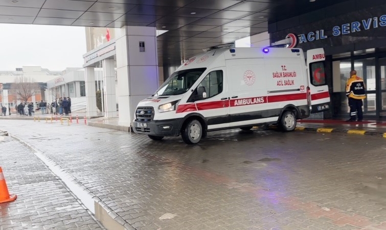 elazigda-insaat-iskelesi-coktu-4-isci-yaralandi-anCvIGAB.jpg