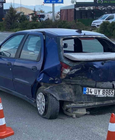 elazigda-meydana-gelen-trafik-kazasinda-1-kisi-yaralandi-nkffWzLu.jpg