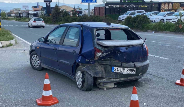 elazigda-meydana-gelen-trafik-kazasinda-1-kisi-yaralandi-nkffWzLu.jpg