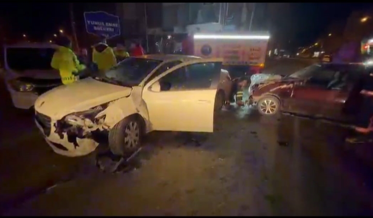 elazigda-meydana-gelen-trafik-kazasinda-2-kisi-yaralandi-t2Nmwjiv.jpg