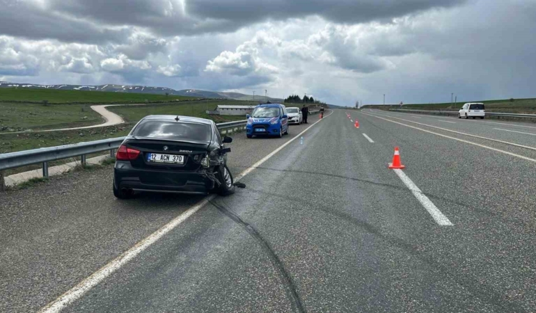 elazigda-meydana-gelen-trafik-kazasinda-4-kisi-yaralandi-afWxdFU5.jpg