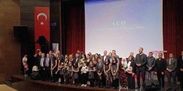 elazigda-ogrenci-veli-ve-ogretmenlerden-olusan-koronun-buyuleyici-performansi-n9ghd75D.jpg