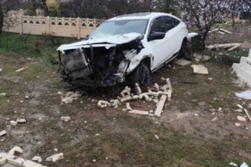 elazigda-otomobil-mezarliga-girdi-iki-yarali-pyuYAVXv.jpg