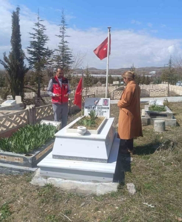 elazigda-sehit-kabirlerine-anlamli-ziyaret-9DqvitUk.jpg