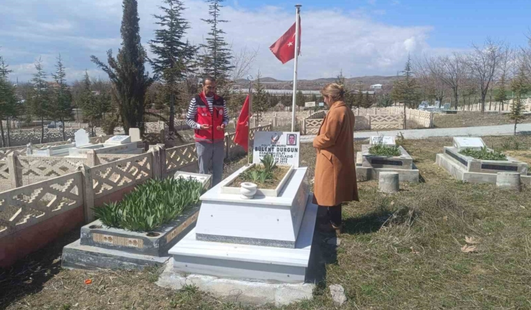 elazigda-sehit-kabirlerine-anlamli-ziyaret-9DqvitUk.jpg