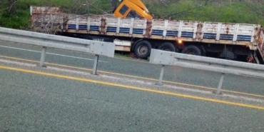 elazigda-tir-yolcugu-kabusa-dondu-1-yarali-BfQ5Bv1F.jpg