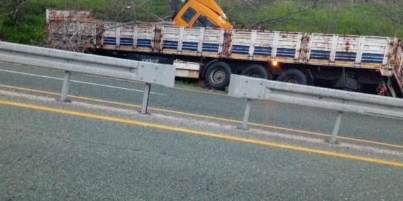 Elazığ’da Tır Yolcuğu Kabusa Döndü: 1 Yaralı