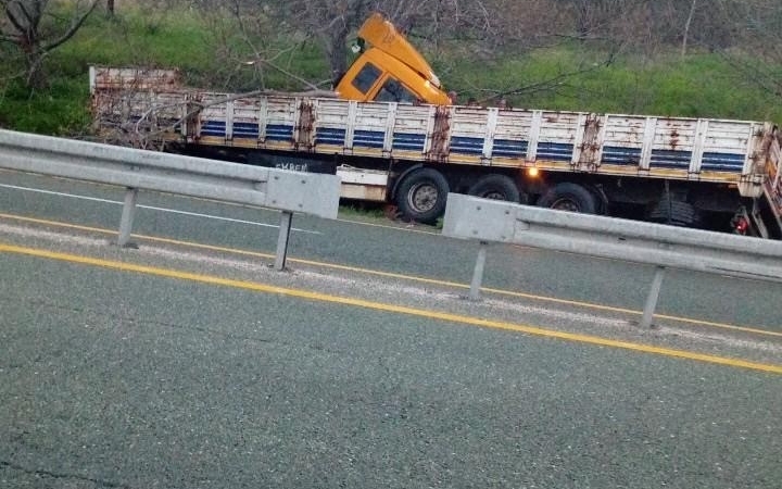 elazigda-tir-yolcugu-kabusa-dondu-1-yarali-BfQ5Bv1F.jpg