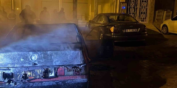 Elazığ’da TOFAŞ Araç Kıvılcımlarla Yandı!