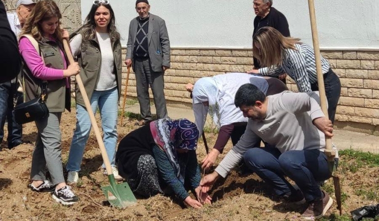 elazigda-yesil-gelecek-icin-fidan-dikme-senligi-Yn2hf3OR.jpg