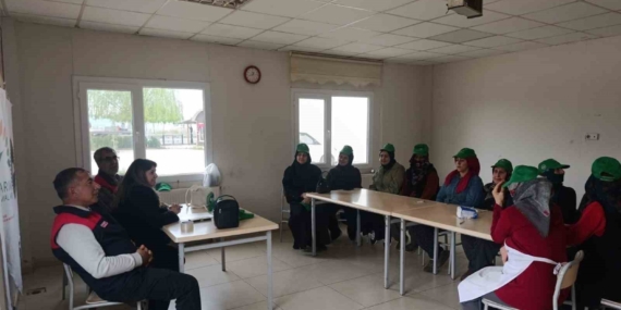 Elazığlı Kadın Üreticilere Yenilikçi Tarım Eğitimi Verildi