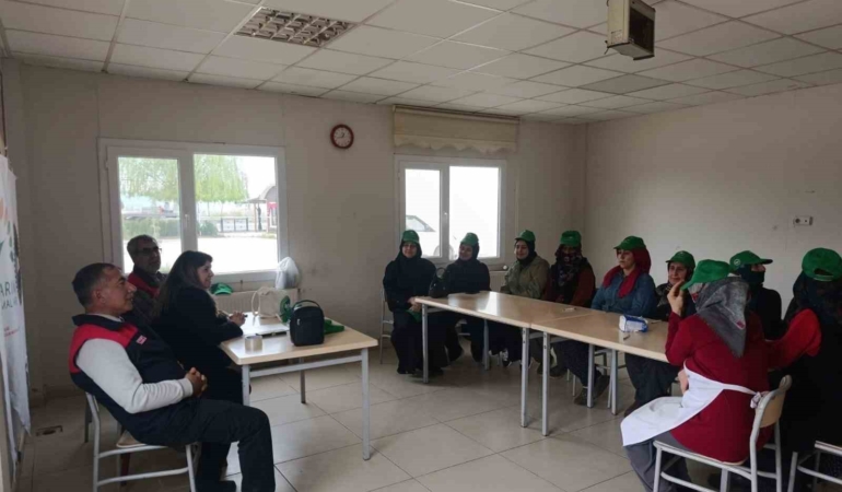 elazigli-kadin-ureticilere-yenilikci-tarim-egitimi-verildi-YeGcL8bw.jpg