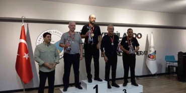 elazigli-yetkin-celikel-3-bant-bilardoda-turkiye-ucuncusu-olmayi-basardi-AIzj1k8p.jpg