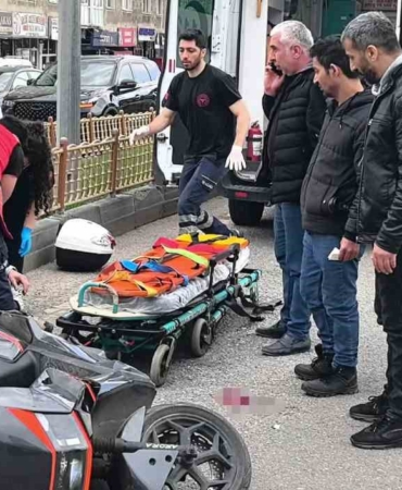 erzurumda-motosiklet-kazasi-otomobille-carpisan-surucu-yaralandi-WnhxOl5y.jpg