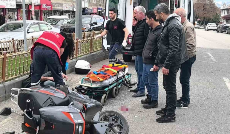 erzurumda-motosiklet-kazasi-otomobille-carpisan-surucu-yaralandi-WnhxOl5y.jpg