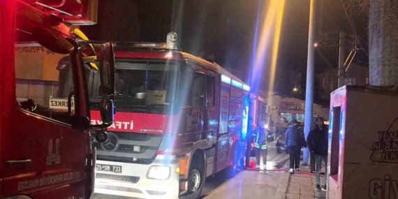 Erzurum’da Terkedilmiş Binada Büyüyen Yangın Tehlikesi