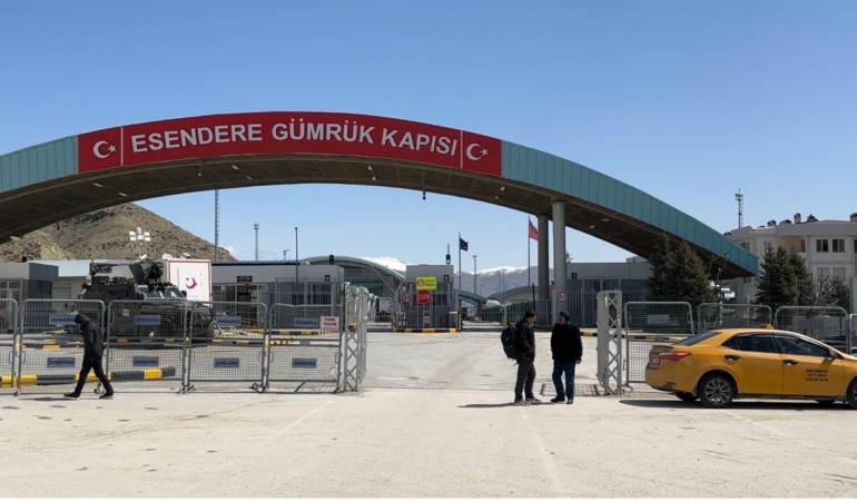 esendere-sinir-kapisinda-guvenli-gecis-faaliyetleri-devam-ediyor-bsMN91Zw.jpg
