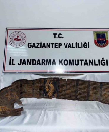 gaziantepte-piton-derisinden-ibranice-yazili-kitap-ele-gecirildi-1-gozalti-j9d1mmhT.jpg