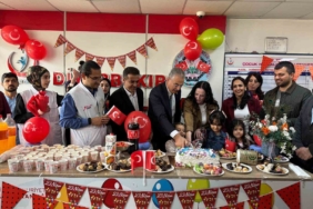 hastanede-23-nisan-coskusu-minik-hastalar-icin-surpriz-bayram-etkinligi-cA2EfMT5.jpg